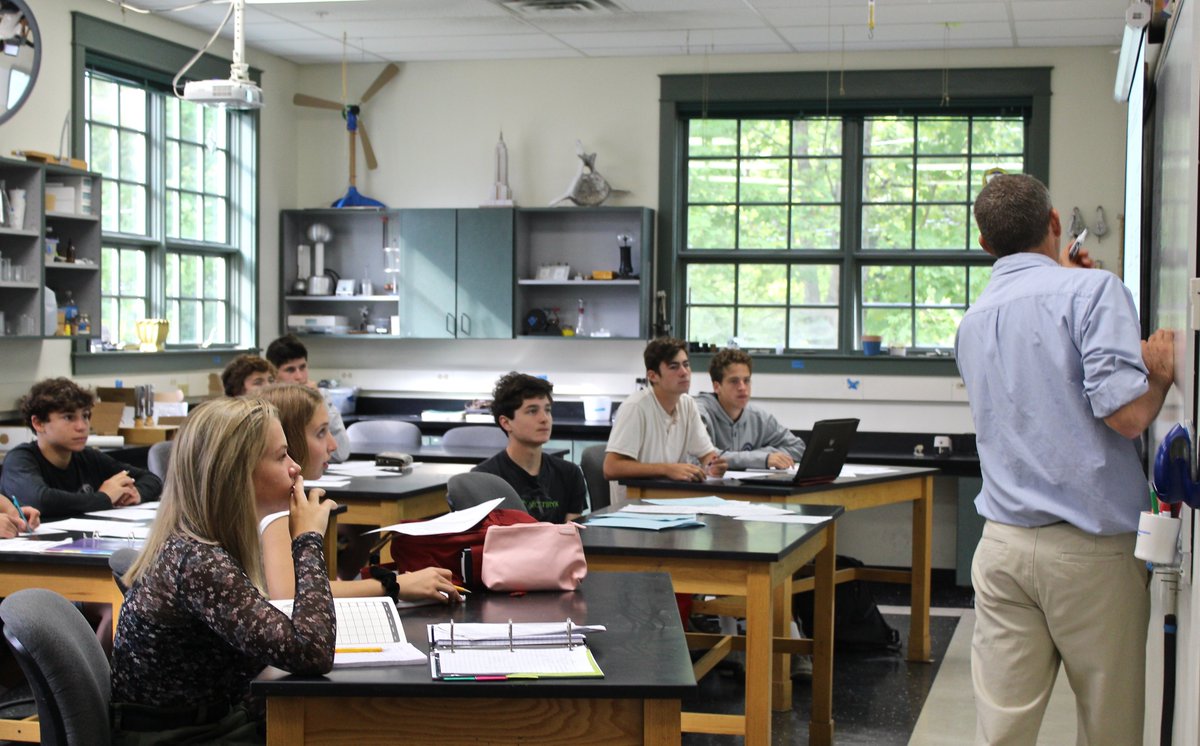 StrattonMtnSch's tweet photo. We're #BackToSchool here at SMS and ready for the best year yet! 🍎 #StrivingForExcellence #WorkingHard #HavingFun #AcademicsAndAthletics #SkiAcademy #CollegePrep https://t.co/bYHP2n6pqx
