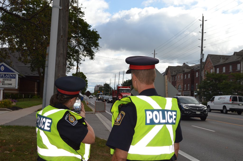 HRPS_Traffic's tweet image. Inspector L’Ortye and Constable Robertson are making sure drivers are obeying the speed limit for students this morning. 

#ProjectSafeStart ^ao