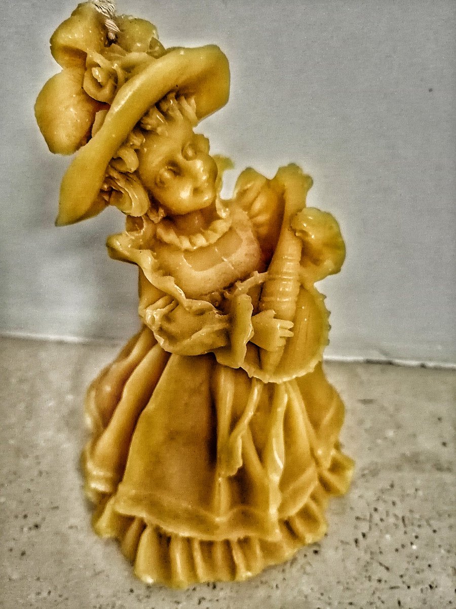ApeFranceschell's tweet photo. La nostra ballerina musicista!!! 🎻🎼 Possibilità di realizzarla come statuetta o come candela! #apicolturafranceschelli #ceradapi https://t.co/2bDDAAnSKw