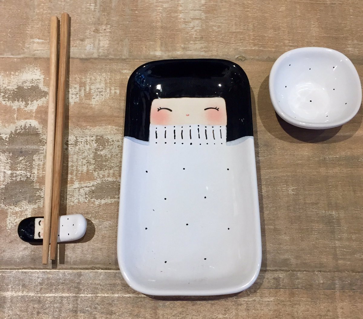 cocolichando's tweet photo. Para los amantes del sushi entró estos set Kokeshi que son divinos, muchos colores y formas para elegir
Los esperamos!!
#kokeshi #setsushi #sushi #posapalitos #cuencos #ceramic #ceramica #hechoamano #hechoenargentina #objetosdeautor #ibjetosdediseño #diadelmaestro #cocolichando https://t.co/c5rrzky090