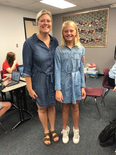 fcms_read_gal's tweet photo. We planned it.  #WeActuallyDid #TwinningIsWinning #LoveMyStudents #FCMS https://t.co/6u7fyWKeIF