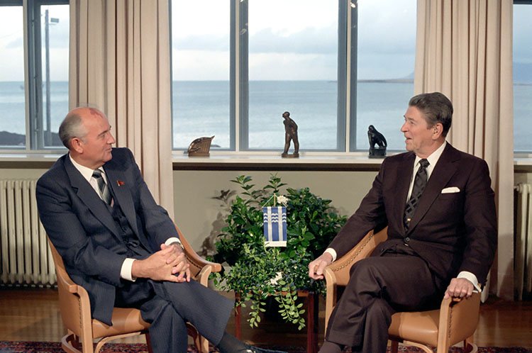 markknoller's tweet photo. At historic Hodi House in Reykjavik, where in 1986 Pres Reagan held nuclear talks with Pres Gorbachev, @VP is welcomed to Iceland by Pres Johannesson. They sit in the same chairs and position once occupied by Reagan &amp; Gorbachev. https://t.co/NWoJuqFZR2