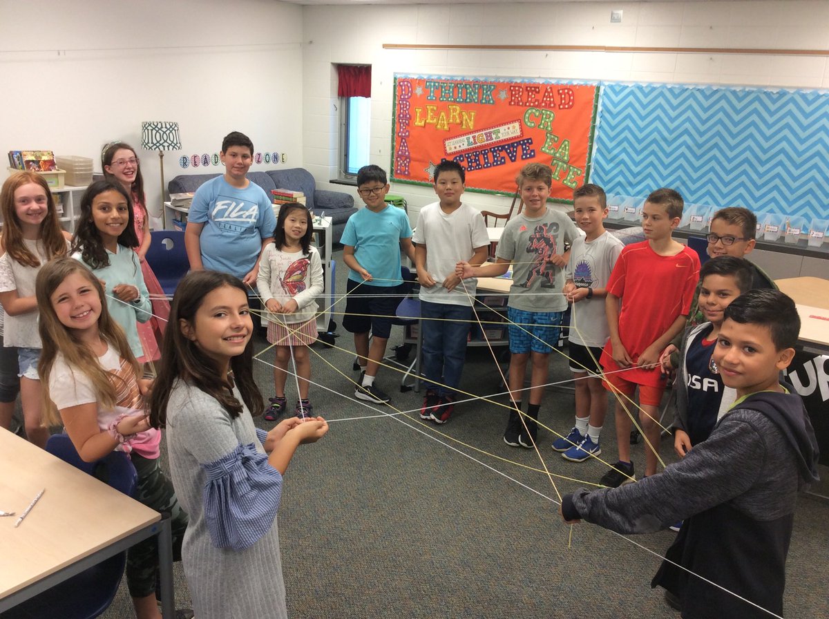 WBOnsrud's tweet photo. We are all connected in our classroom! #funtastic5-O #d30learns https://t.co/Gb2NxdkkSV