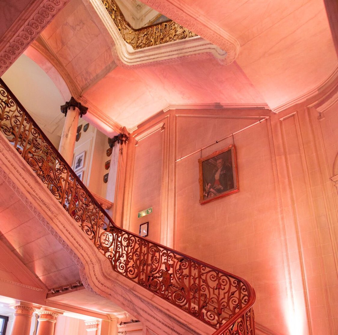 bluestrawb4hp's tweet photo. Nestled in the heart of world-famous Mayfair, No.4 offers an exquisite range of spaces &amp; a spacious roof terrace that can be covered for romantic Winter weddings
@madison__phipps 
@stormontlondon 
#weddingwednesday #4hamiltonplace #weddingvenue #londonweddingvenue #wedding https://t.co/0jvyMhOx5C
