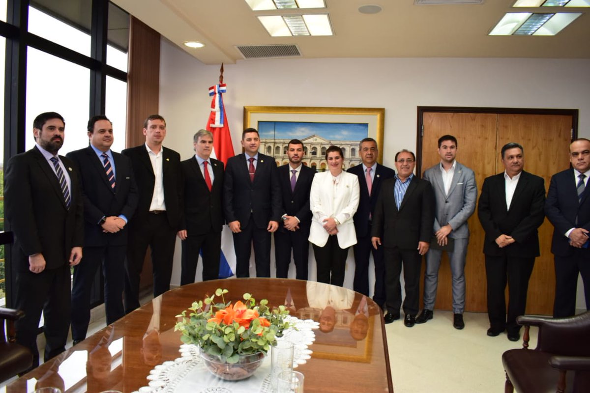 Reunión Interinstitucional sobre proyecto de ley anti violencia con La APF
<a href="/AllianaPedro/">Pedro Alliana</a> <a href="/HugoRamirezANR/">Hugo Ramírez</a> <a href="/APFOficial/">APF</a> @bachinunez_nuez