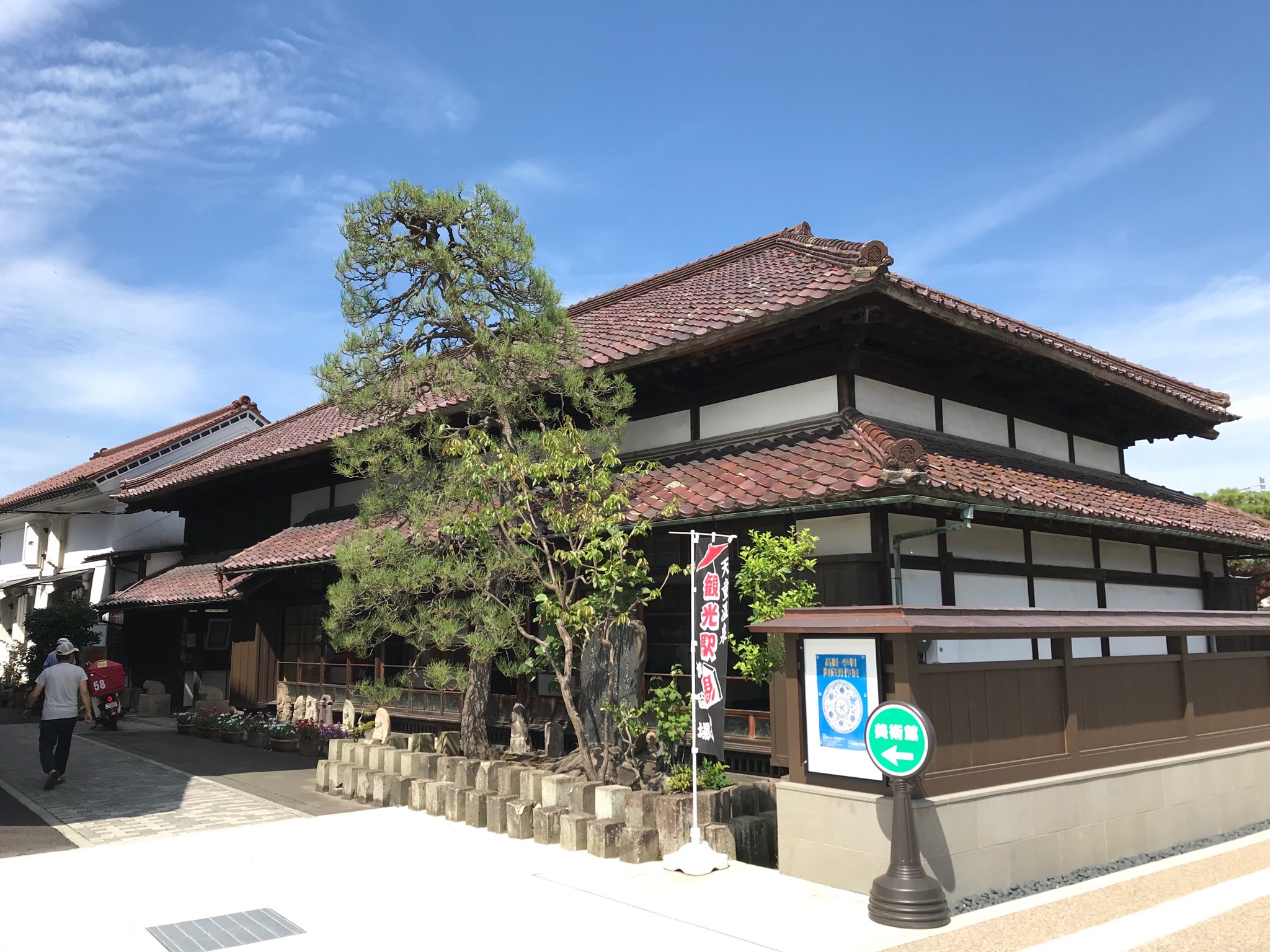 𝐊𝐮𝐫𝐨𝐬𝐚𝐰𝐚 天童市の出羽桜美術館 出羽桜酒造の三代目仲野清次郎が蒐集した主に朝鮮李朝時代の陶磁器と工芸品を中心に 日本画 近代日本美術などを企画展示 建物は仲野清次郎の旧住宅であり国の登録有形文化財にも登録されている明治後期頃の日本家屋