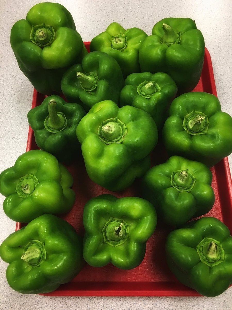 SchoolMeals_NPS's tweet photo. We’re #LocoforLocal at @NPSchools and our #HarvestoftheMonth Green Bell Peppers comes from #HeartSeventeenProduce. This week they’ll be used in our Crab Salad Recipe at high schools! #farm2school #localva #schoollunch #vafoodie https://t.co/ZWYiLVgIvF