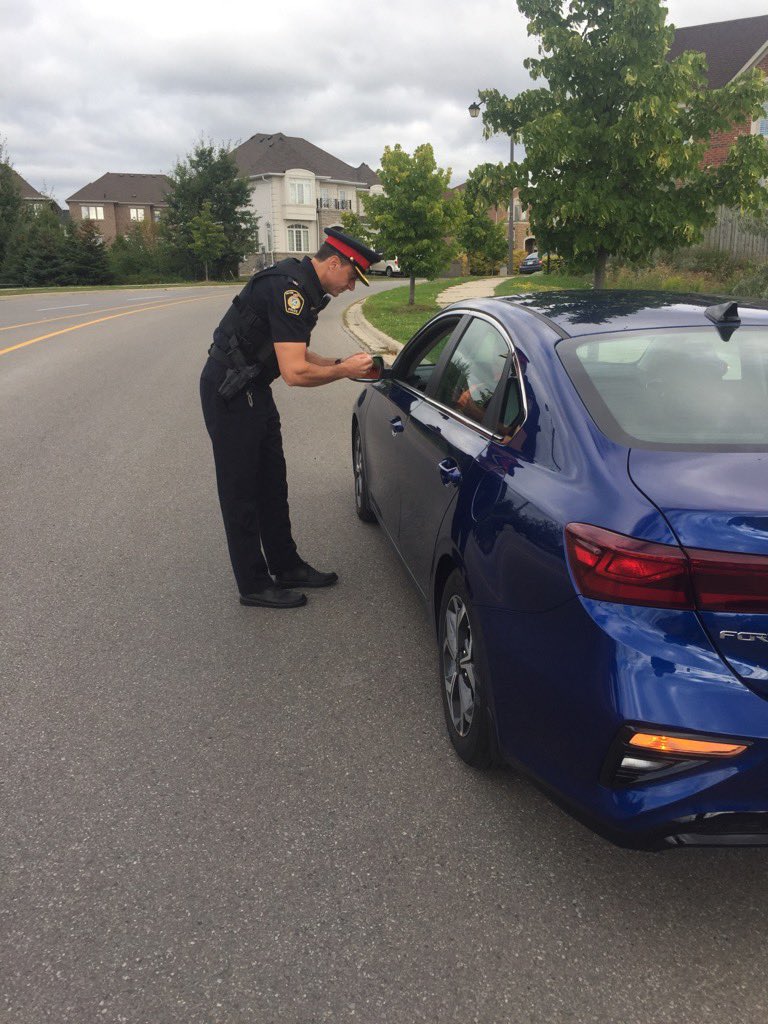HRPS_Traffic's tweet image. Superintendent Odoardi helping educate drivers this morning in #BurlON school areas. #ProjectSafeStart ^ao