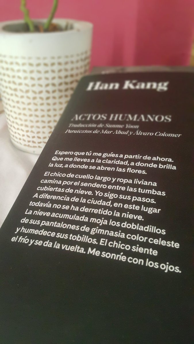 Pedrovargasme's tweet image. Ha valido su costo en oro. #ActosHumanos de la escritora #Surcoreana #HanKang es de lejos el mejor libro que he leído este año. Creo que tengo escritora favorita 🙃