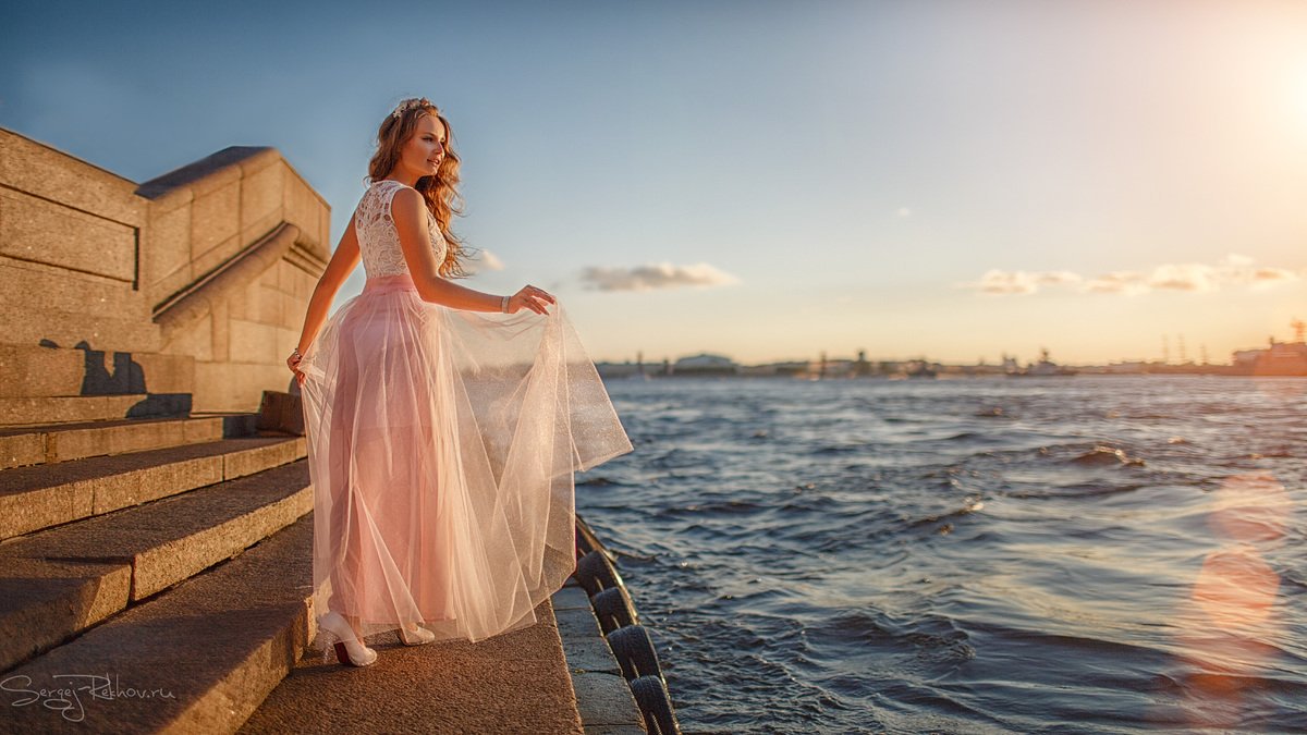 Песня девчонка с питера она такая ш. Фотосессия девушки в питере. Мукка 2022. Рыжая девушка в питере. Девушка в питере.