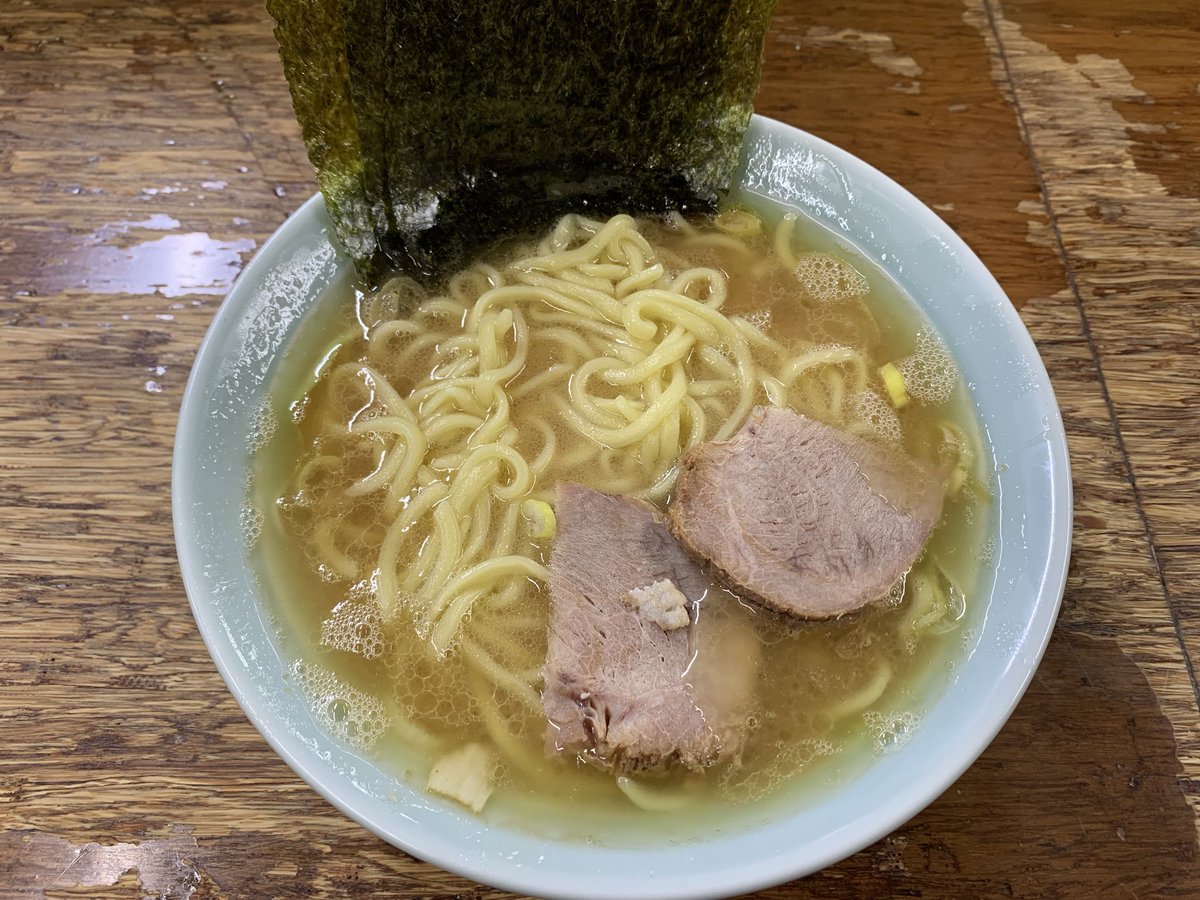 まーくん 家系ラーメン まこと家 青物横丁 ラーメン 普通 9 4夜 吉村家 本牧家 川崎家 の系譜 デフォでほうれん草がない 家系原理主義者としてはチトさみしい スープは本牧家川崎家より明らかにこってり 鶏油多め 酒井製麺の中太麺はやや柔らかめ