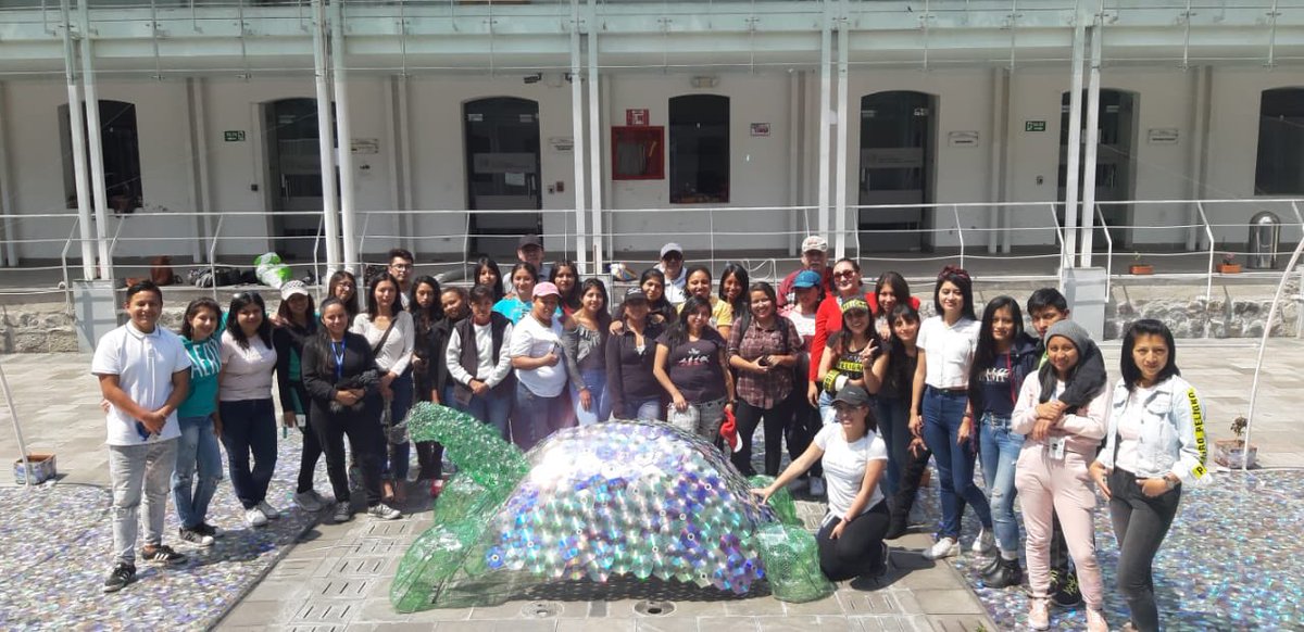 BellaBelAg's tweet photo. #SomosTuFuturo
#YoCreoModa
#IstYavirac
#Ñucanchipac 2da Edición 
#GalaCultural19
Diseño Pasarela #Galapagos 
Excelente equipo de estudiantes en el proceso de montaje de la pasarela https://t.co/MkIxitjsS7