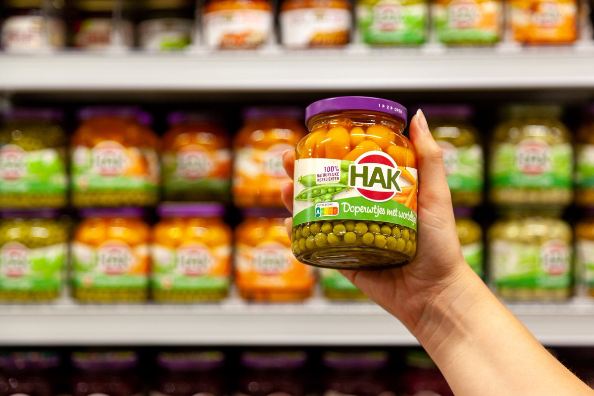 Eerste #HAK groenten en peulvruchten met voedselkeuzelogo Nutri-Score in schap van supermarkt. #groenekeuken #nutriscore #hakgroenten bit.ly/2lAJTO4