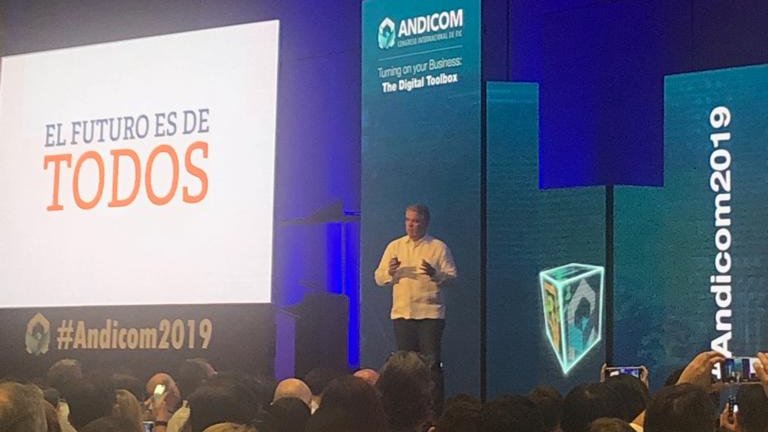 enlanubecol's tweet photo. #AEstaHora el Presidente de la república, Iván Duque hace su intervención en #Andicom2019 sobre Tecnología e Innovación Impulsando a #Colombia https://t.co/nomF6a1YkI