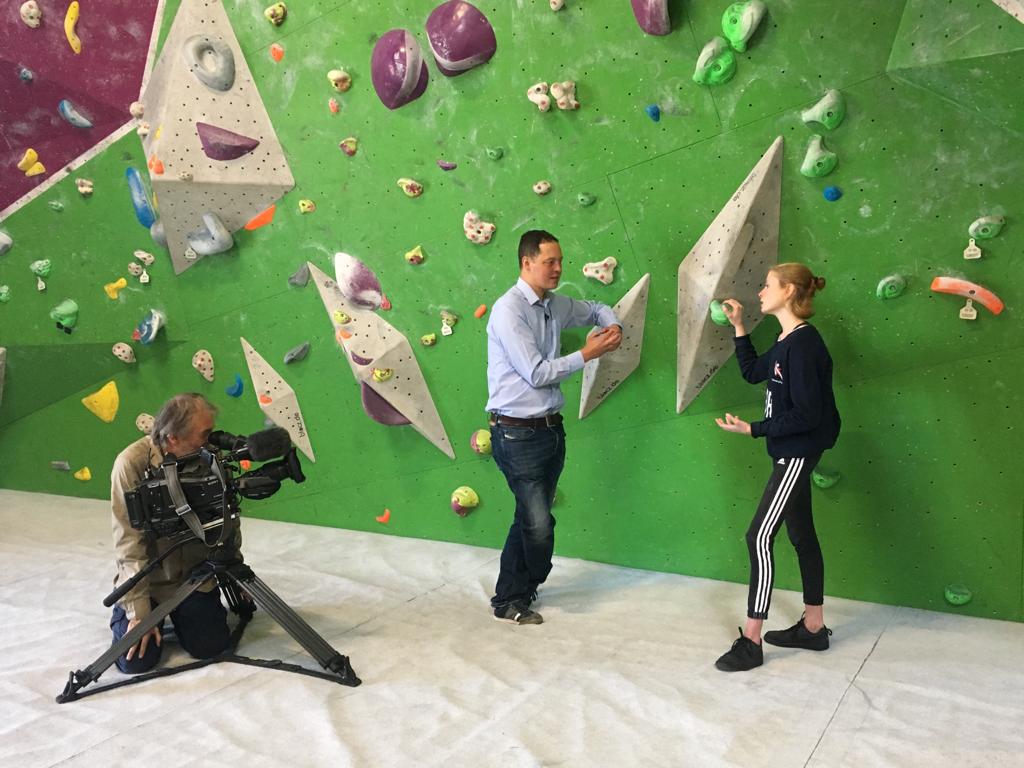 gb_climbing's tweet photo. Tune in to @BBCLondonNews from 18:30 tonight to watch Olympic hopeful Jo Neame and BMC President Lynn Robinson @bmc_lynn talk about Jo's #Paris2024 aspirations and all things climbing over at @CastleClimbing !📺 https://t.co/lEDSSCZJBC