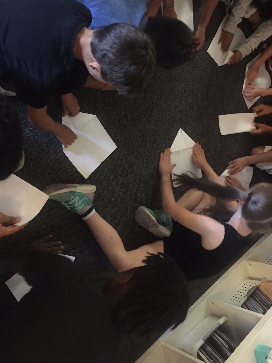 MsWDWEClass's tweet photo. Wrapping up our wonder workshop presentations with the best paper airplanes and learning how to draw!! https://t.co/LXJRO4Ad8l