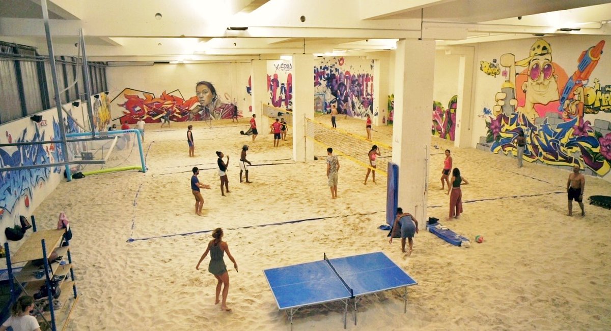 Pariscope_'s tweet image. Ce n'est pas parce que c'est la semaine de la rentrée qu'on n'a pas le droit de s'offrir une partie de beach volley ou de beach soccer ! RDV à la Sand Fabrik, c'est ouvert toute l'année !
bit.ly/2P5o4UW
#sandfabrik #pantin