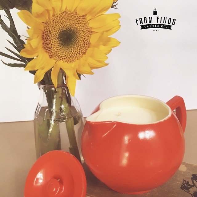 FarmFinds's tweet image. What a sweet vintage teapot candle!! Do you have any cute containers around your house collecting dust?  With the Farm Finds simple to use candle re-pour kits (12 &amp;amp; 24 oz) you can easily repurpose them into candles!! #farmfindscandles #vintage #vintageca… ift.tt/2LhsELQ