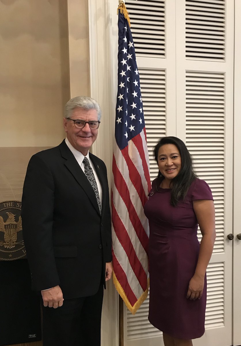 PhilBryantMS's tweet photo. Great meeting this morning with Janet Tran of the Ronald Reagan Institute. Looking forward to RISE 2020, a @ReaganInstitute Summit on Education.   Proud to serve on the Honorary Steering Committee which promotes the state’s role in education. @ronaldreagan40 https://t.co/87QeJL8TZQ