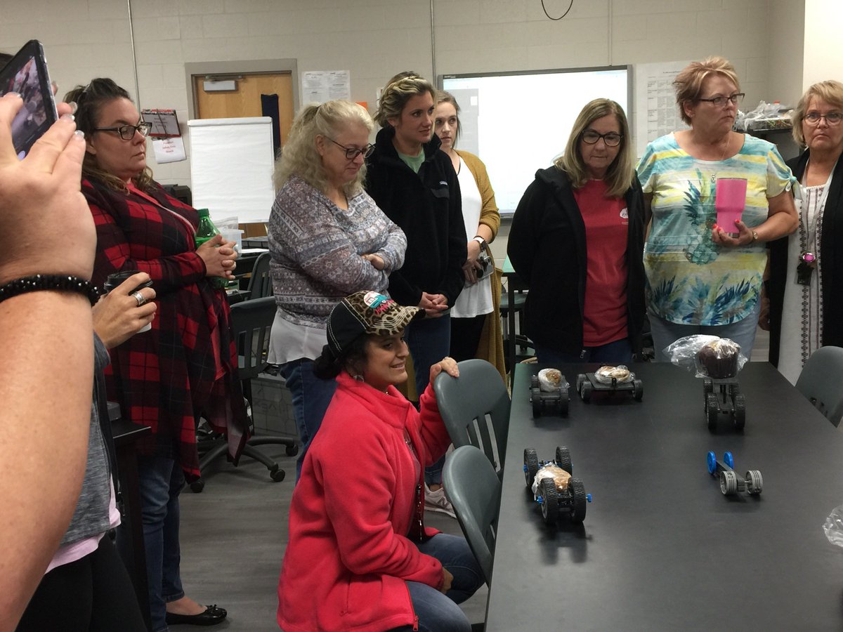 0088keys's tweet photo. STEM Training for teachers today!  Inquisitive &amp; curious minds want to know! @DuncanSchools @platopirates #4kids #techplayground https://t.co/4ERDYpkzKI