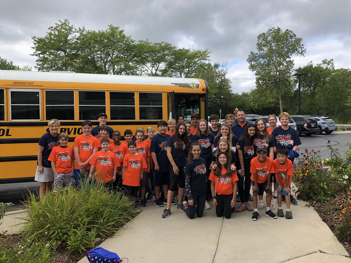 Our Ss are excited for today’s @FUTP60 community service event. Douglas Park, here we come! @MidwestDairy #bsd106 #bulldogsmove #FuelGreatness @BearsOutreach @ChicagoBears