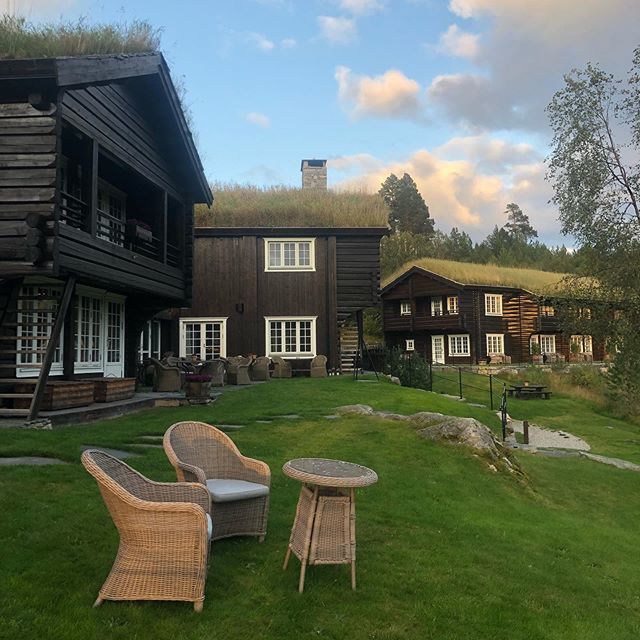 bluemoonescapes tweet media