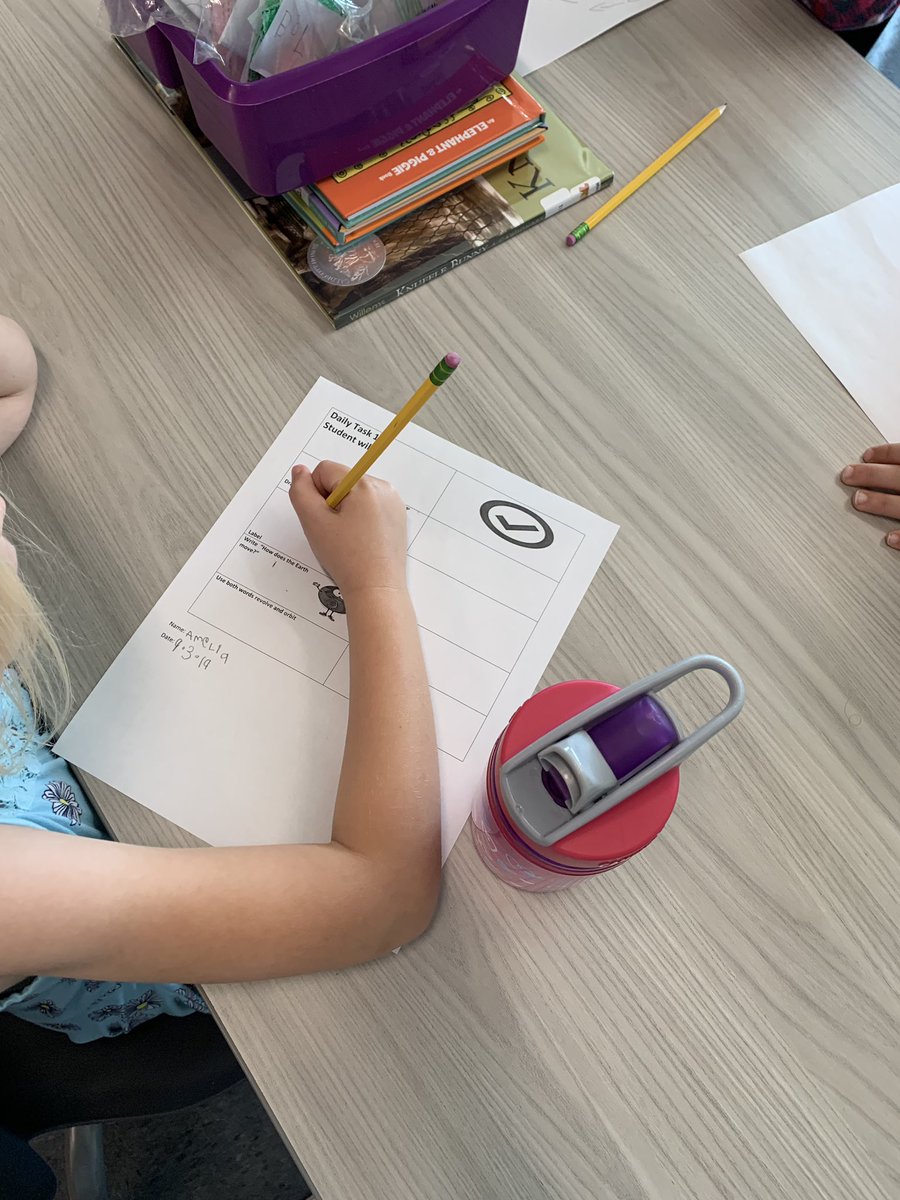 bilbao_tabitha's tweet image. We are starting our unit with a checklist !! #unit1 #earthscience #databinder #endinmind #comprehension #BCESfirsties