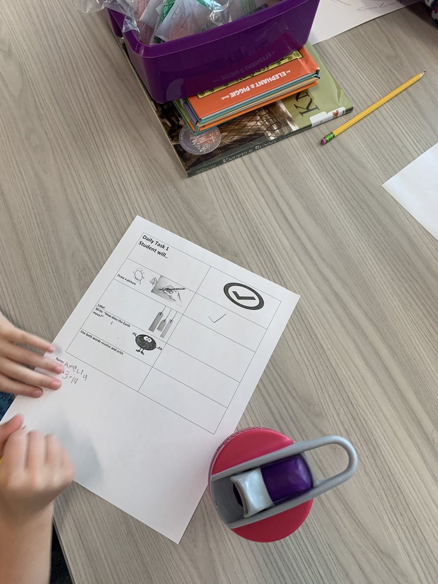 bilbao_tabitha's tweet image. We are starting our unit with a checklist !! #unit1 #earthscience #databinder #endinmind #comprehension #BCESfirsties