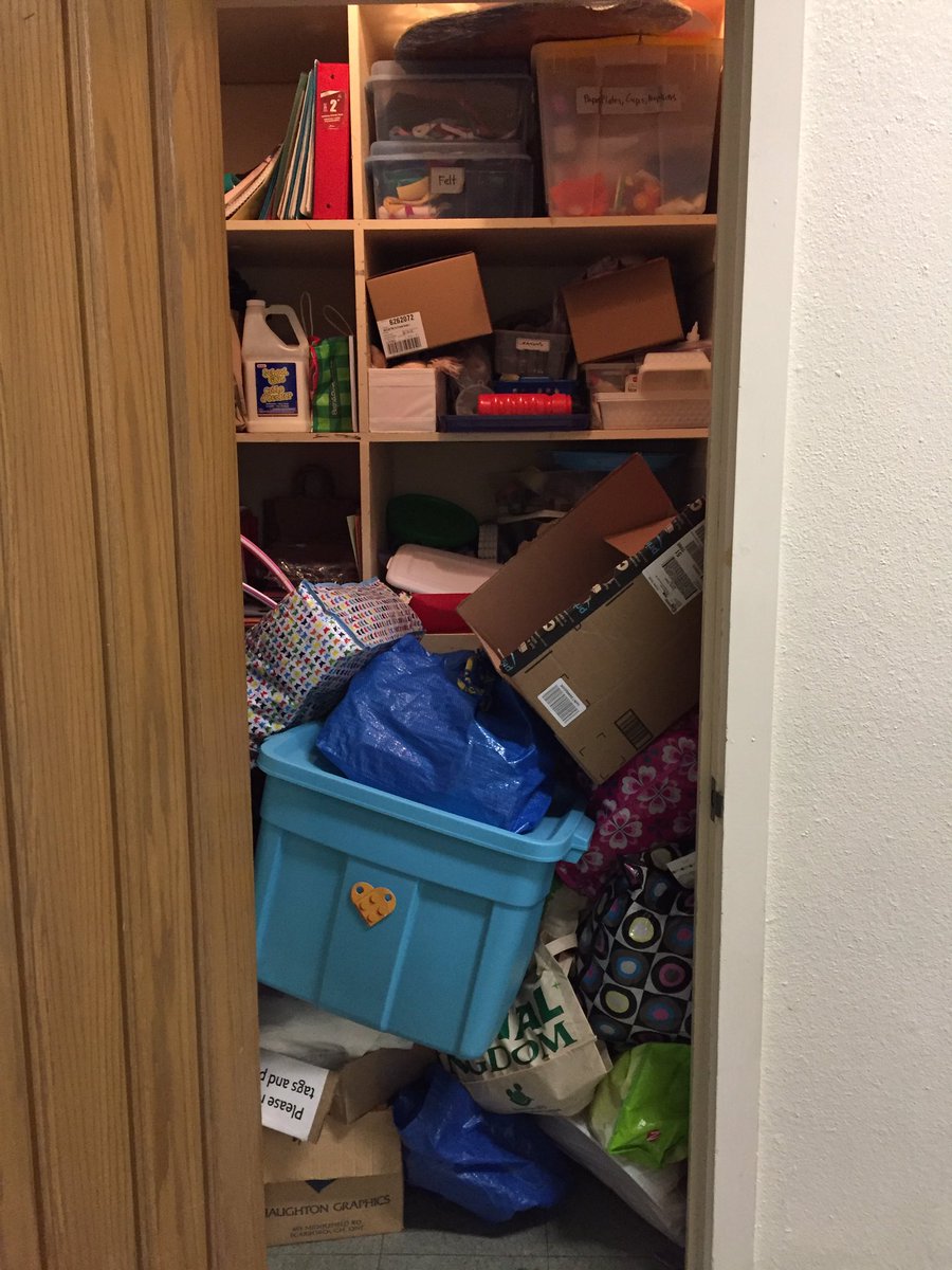 brownowl139's tweet photo. With one week until Brownies starts it’s time to clean the closet! #GirlGuidesOfCanada #Brownies #TooMuchStuff https://t.co/WFp6safrSB