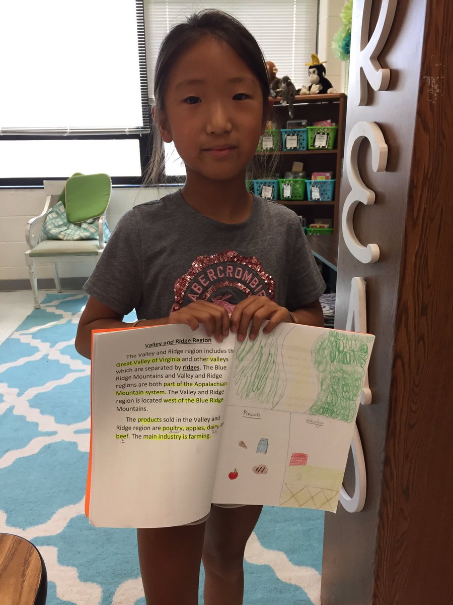 Showing off her independent work in Virginia Studies ⛰