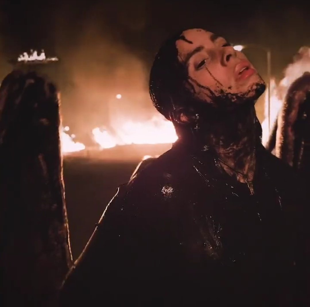 Billie lost cause. Billie eilish - hell. Билли айлиш с крыльями. Одинокий люцифер. Картинки go to hell.