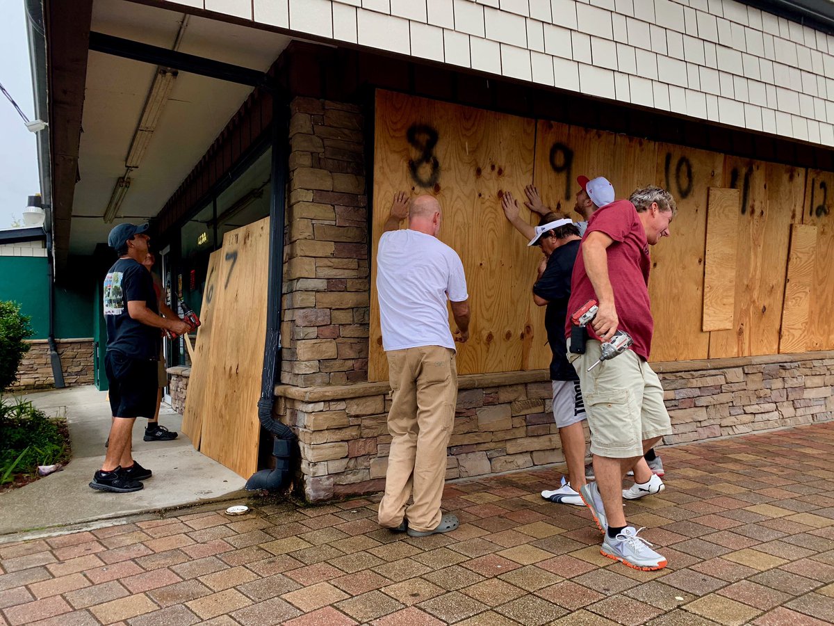 Simon Williams On Twitter Some Workers Are Boarding Up Mammy S