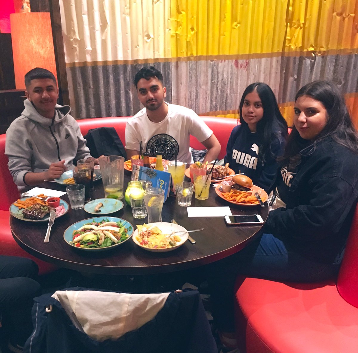 WPWarwick's tweet photo. #UniTracks #ShootingThePast #PrizeTrip - everyone is safely on their way home after a full day!
We also visited @PHMMcr & learned quite a bit about the continued fight for democracy, & rounded off the day with a meal at @lasiguanas https://t.co/0hW5m7jIYO