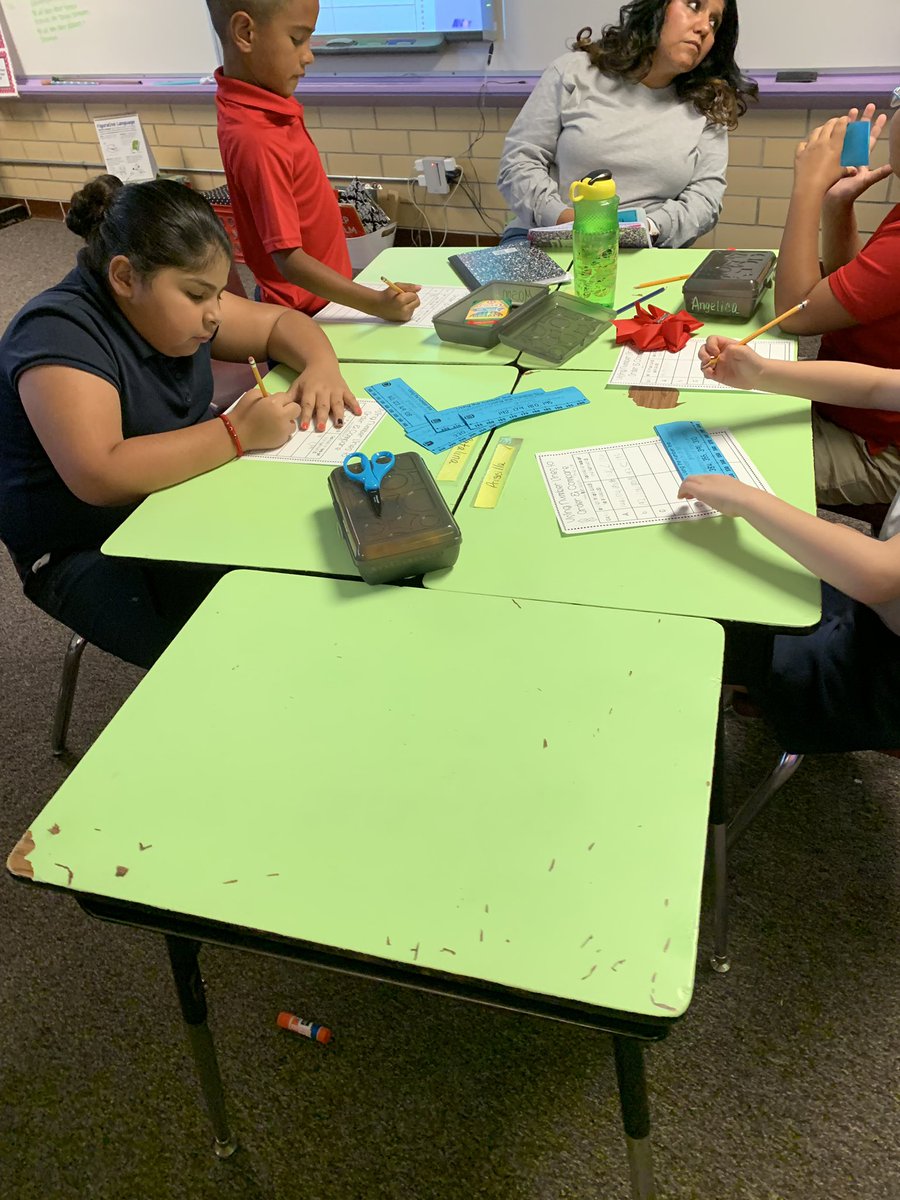 3rdgradeRedman's tweet photo. Comparing numbers and ordering the from least to greatest on a number line. @BurlesonECISD https://t.co/jSTNJePWAy