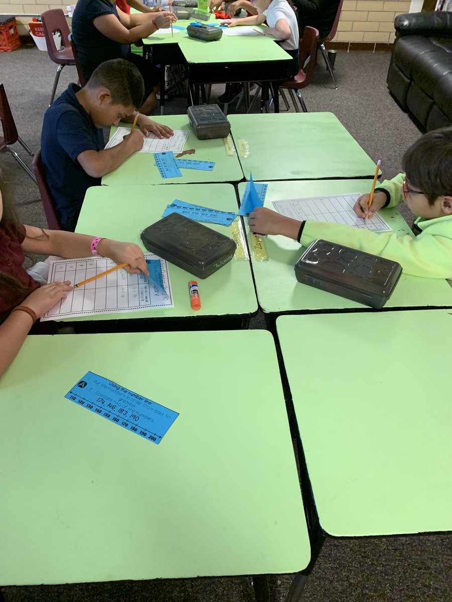 3rdgradeRedman's tweet photo. Comparing numbers and ordering the from least to greatest on a number line. @BurlesonECISD https://t.co/jSTNJePWAy