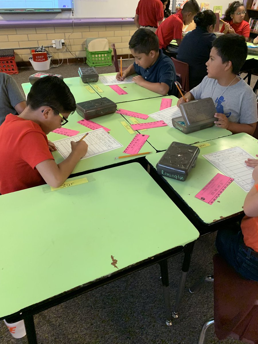 3rdgradeRedman's tweet photo. Comparing numbers and ordering the from least to greatest on a number line. @BurlesonECISD https://t.co/jSTNJePWAy