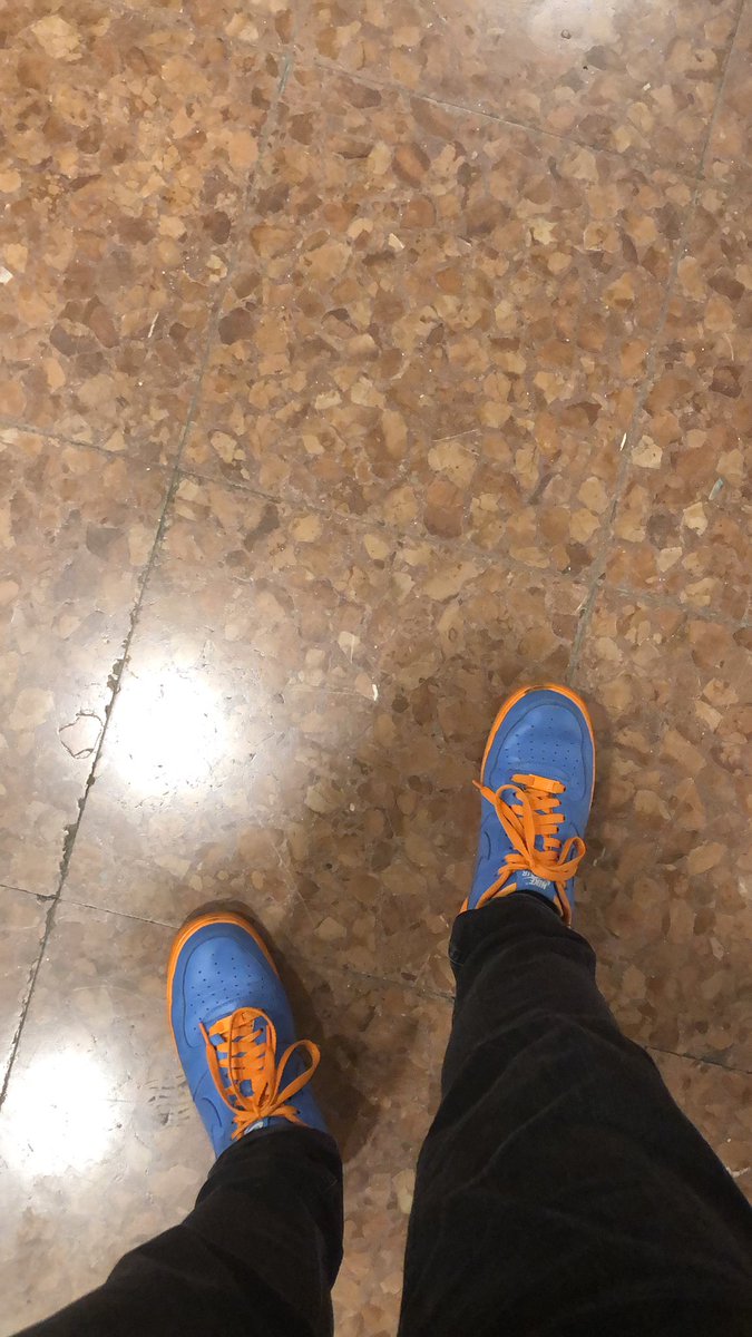 Air force1set matkalla kotiin viimeiselta duunimatkalta Clas Ohlsonin pääkonttorille.