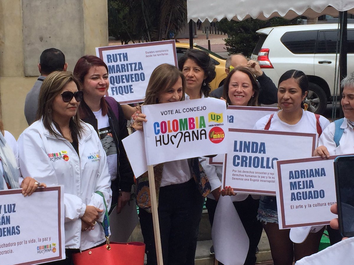 Bases_ColHumana's tweet photo. Hoy acompañamos la lista al concejo de Bogotá en coalición con @ColombiaHumana_  @UP_Colombia y @MovimientoMAIS. Somos la única lista que esta en contra del terrible gobierno de @EnriquePenalosa ! Mujeres empoderadas, rebeldes y luchadoras! @angelamrobledo https://t.co/tlPW3HNGxr