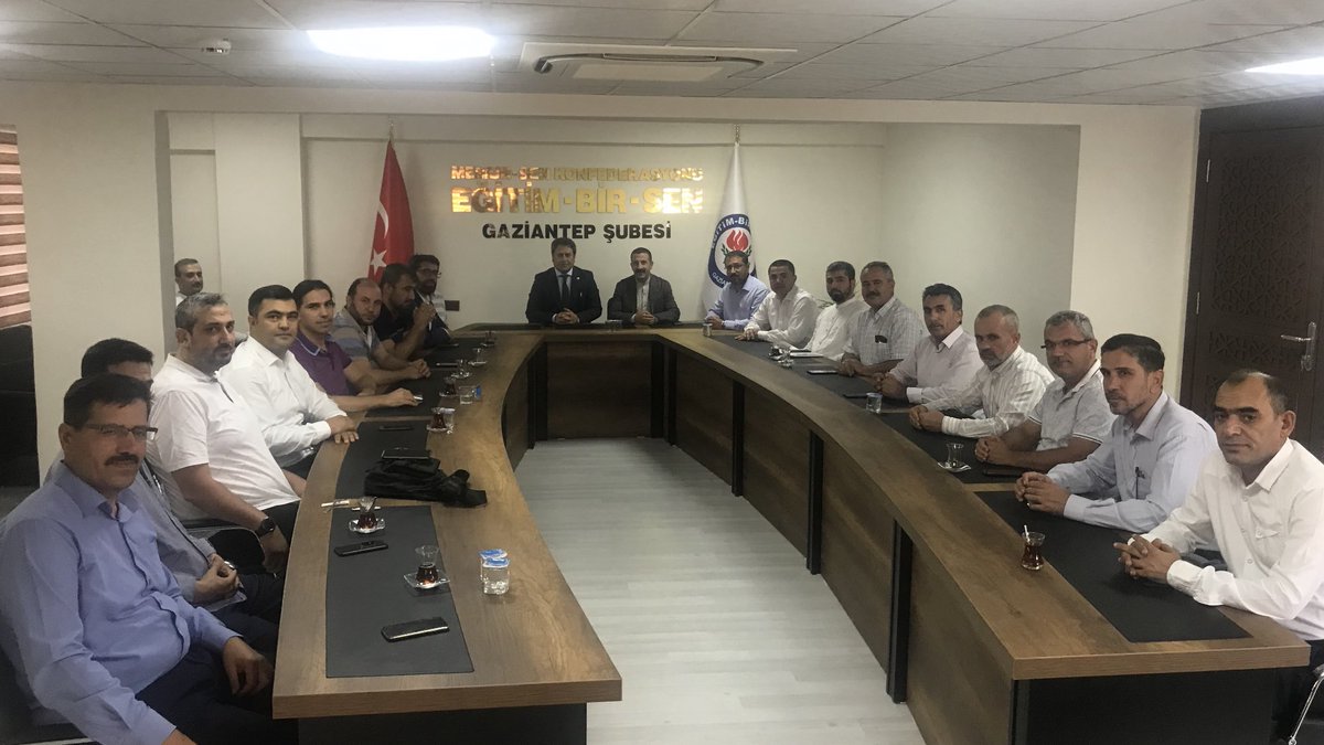 AliSahin501's tweet photo. Gazi şehrimizde Memursen Başkanı Ahmet Gök @GokAhmet27 beyin ev sahipliğinde ilimizin gönüllü kuruluşları ile bir araya geldik, istişare ve değerlendirmelerde bulunduk...
Davetimize iştirak eden Gazi şehrimizin gönüllü tüm kuruluş ve temsilcilerine teşekkürlerimi sunuyorum. https://t.co/JbGz64xvX0