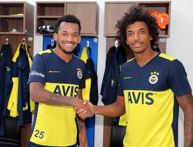 Jailson: Gustavo’ya galatasaray maçlarını anlattım. Alex de Souza - Josef de Souza bunları tokatladı geçen yılda ben tokatladım dedim. Bu yıl tokat atma sırası sende deyince çok heyecanlandı. 6.Haftayı iple çekiyoruz.