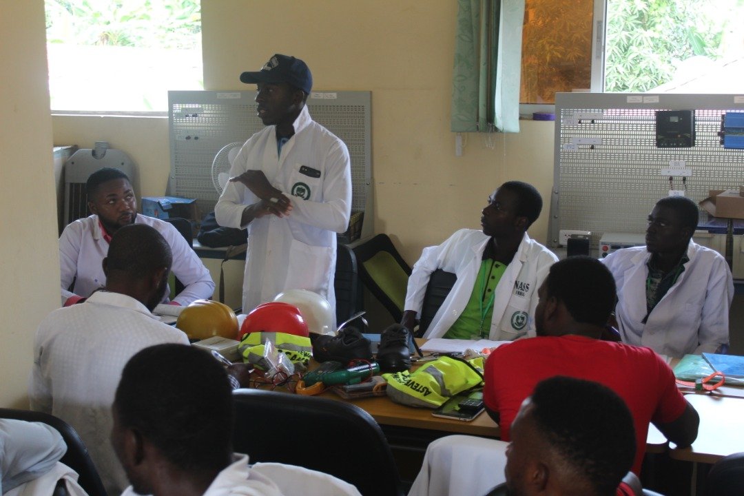 astevengroup's tweet photo. ASREA: Ongoing SPVI Training for undergraduates from IBB University. Practicals practical session commence today with Panel Properties and mounting techniques. #training #education #solarinstallation #energysolutions#astevengroup #spvitraining https://t.co/uBmj2wP1FO