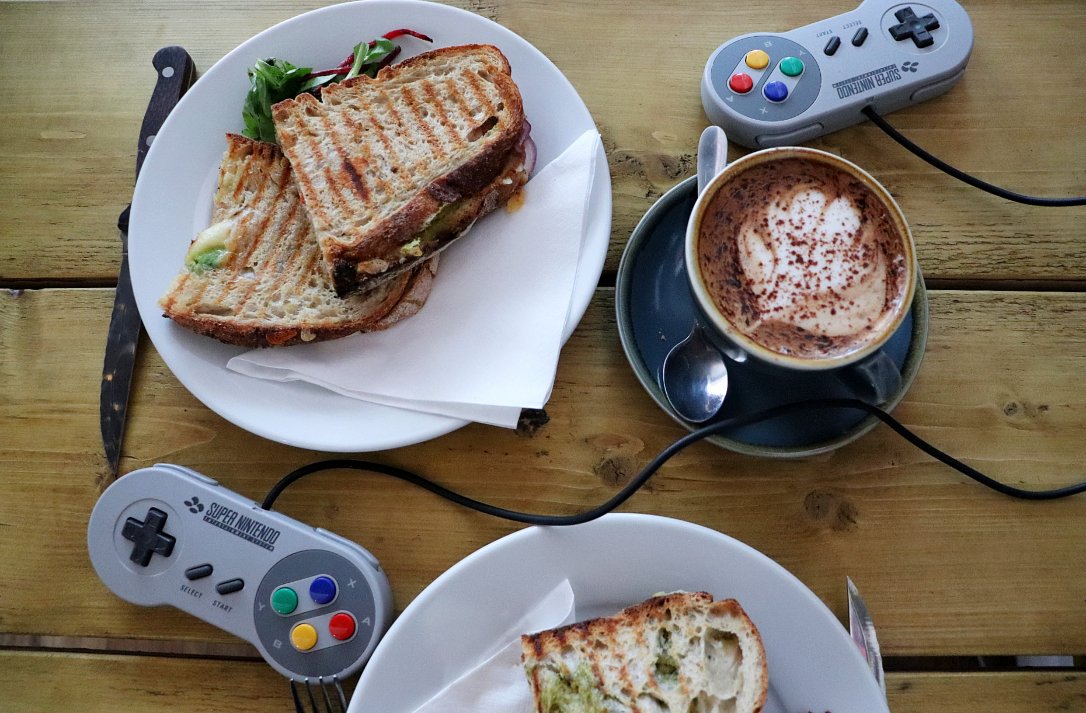 saltdigitalUK's tweet image. Retro computer games, coffee, &amp;amp; toasties. Boo Diddley's is a café powered by 100% green energy. They are currently offering readers of BN1 20% off their next bill! Just present the poster from the magazine when you order. @BDiddleys 
Read our review at &amp;gt;&amp;gt; bn1magazine.co.uk/bn1-tries-boo-…