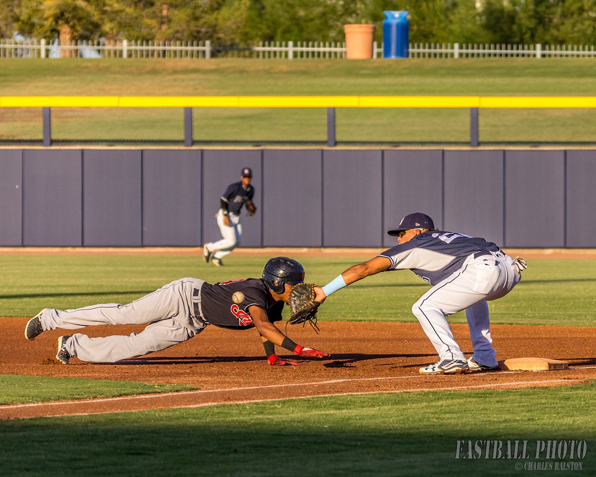 fastballphoto's tweet photo. #milb #minorleague #mlb #arizonarookieleague #baseball #pitcher #americaspastime #art #photography #photosofinstagram #baseballplayer #professionalballplayer #peoriasportscomplex #sandiegopadres #padresminorleague #luisalmanzar #josetena #milbplayoffs https://t.co/3vBghWc4I8