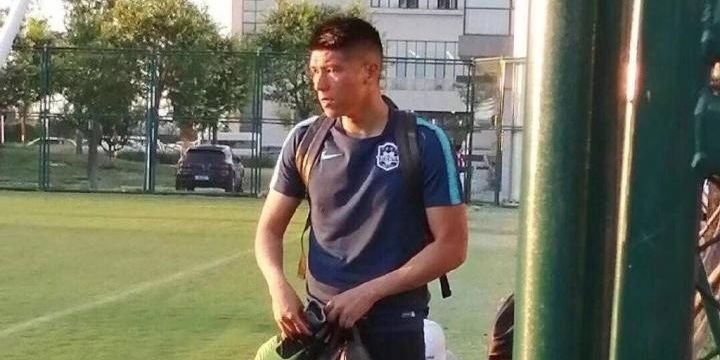 RenzoGaliano's tweet photo. El defensor peruano Martín Chang, de 21 años, acaba de unirse a los entrenamientos del Tianjin Teda, de la Superliga China. Por ahora, está en fase de prueba. Tiene ascendencia asiática por parte de su bisabuelo. Candidato para obtener una futura nacionalización. https://t.co/gI0cERqPOA