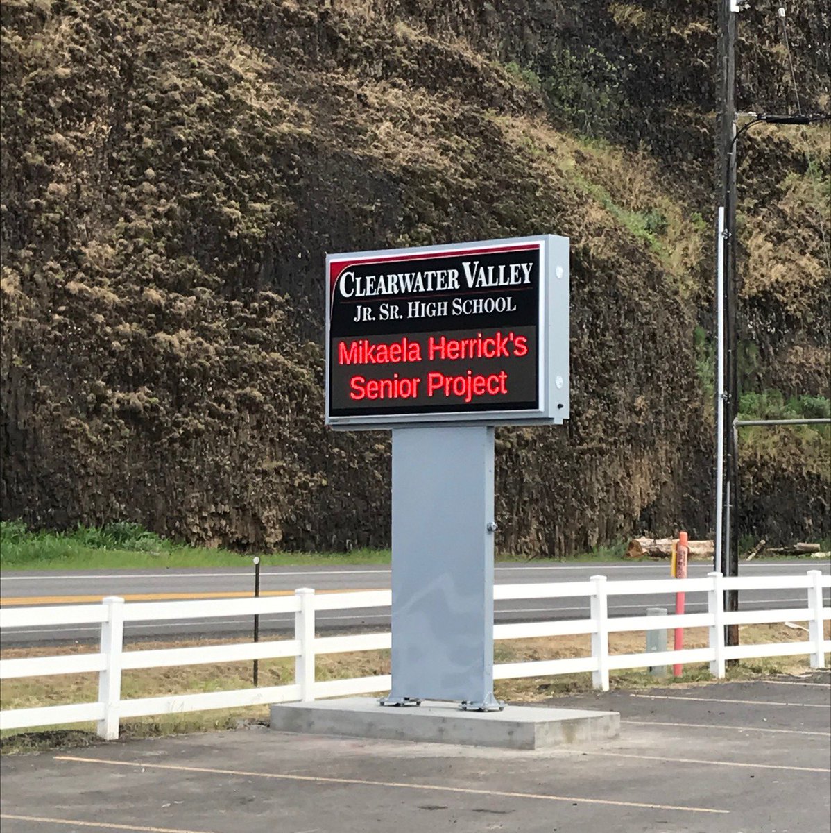 stewartsigns's tweet image. Read this incredible success story where a teen raised the funds for her school to install a new LED entrance sign. #schoolsign #signupdate  hubs.ly/H0kv0ZS0