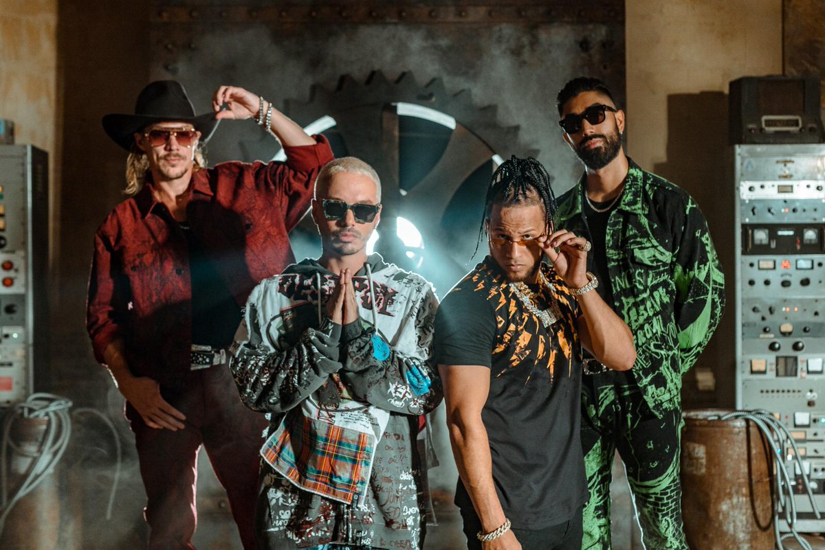 JBALVIN's tweet photo. SUMMER ISNT OVER YET. QUE CALOR. WED 11 SEPT. J Balvin @MAJORLAZER @ElAlfaEljefeTV  🥵 PRESAVE: https://t.co/ctCqNt2a7l https://t.co/D9JRsJnYEF
