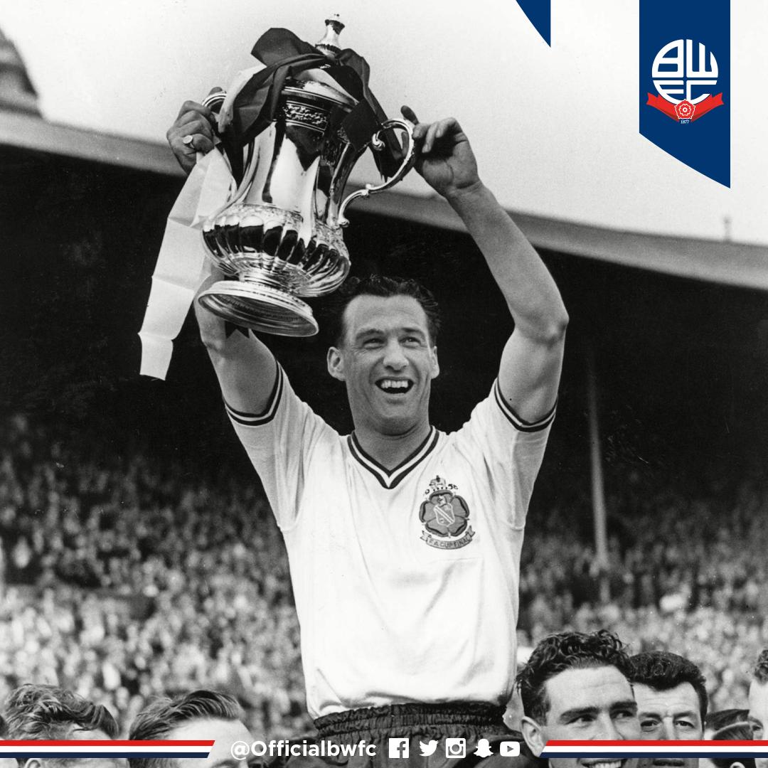 OfficialBWFC's tweet photo. 🤝 On this day, 80 years ago we signed a 14 year-old Nat Lofthouse.

⚽️ 503 games for the Whites.
🎯 285 goals to his name.
🏴󠁧󠁢󠁥󠁮󠁧󠁿  33 @England caps, 30 goals scored.
🦁  The Lion of Vienna.

#MadeInBolton 🏠 https://t.co/5KFcTvg6a6