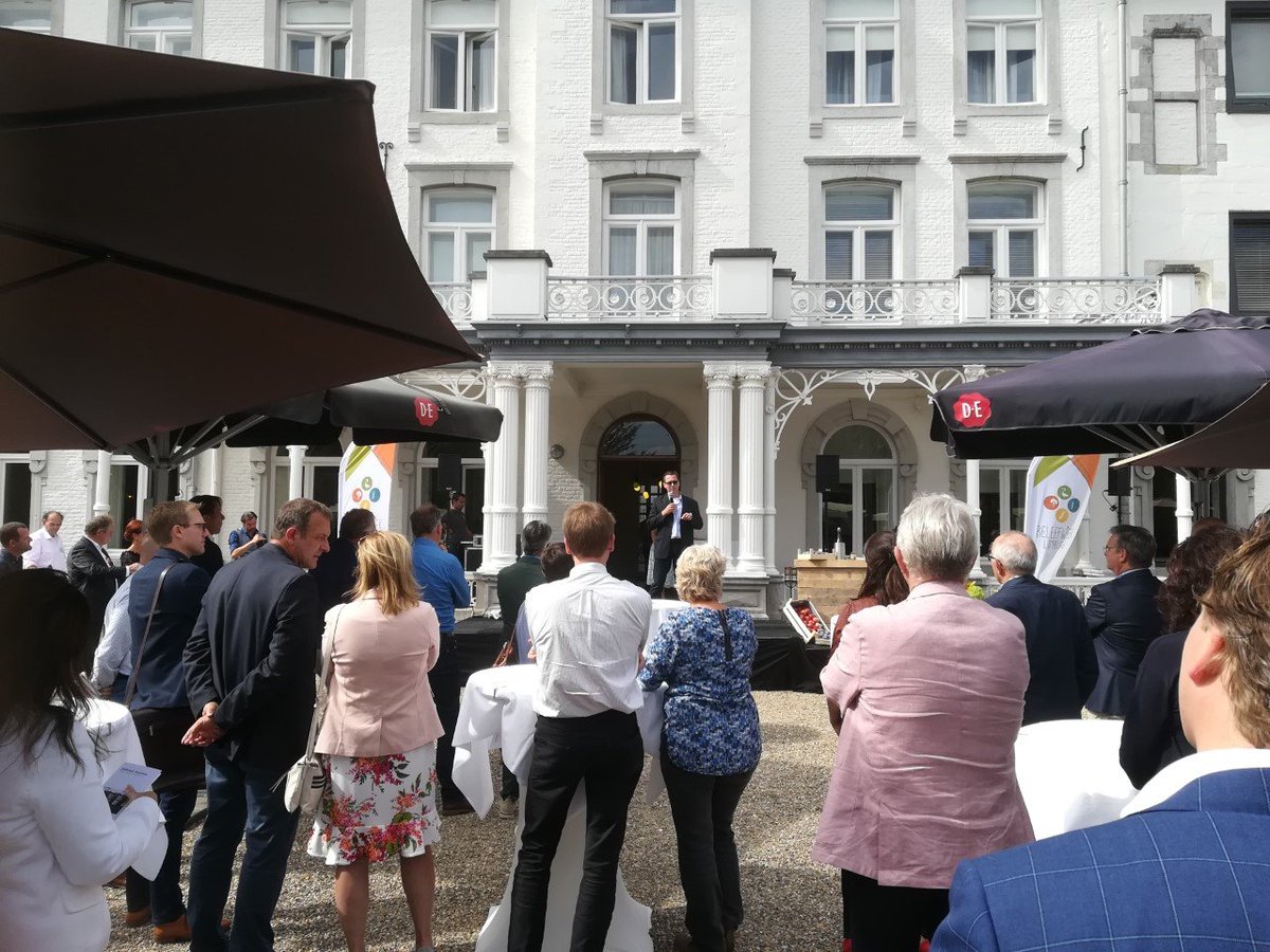 StichtingIKL's tweet photo. Zojuist openden de gouverneurs van Nederlands en Belgisch Limburg de #beleefweeklimburg! Léon Jongen van IKL sprak tijdens de opening over de Grenslandroute, passend bij het Beleefweek thema 'Grenzeloos genieten'.

https://t.co/FHILk4LyWP https://t.co/gT9EwTGeh1