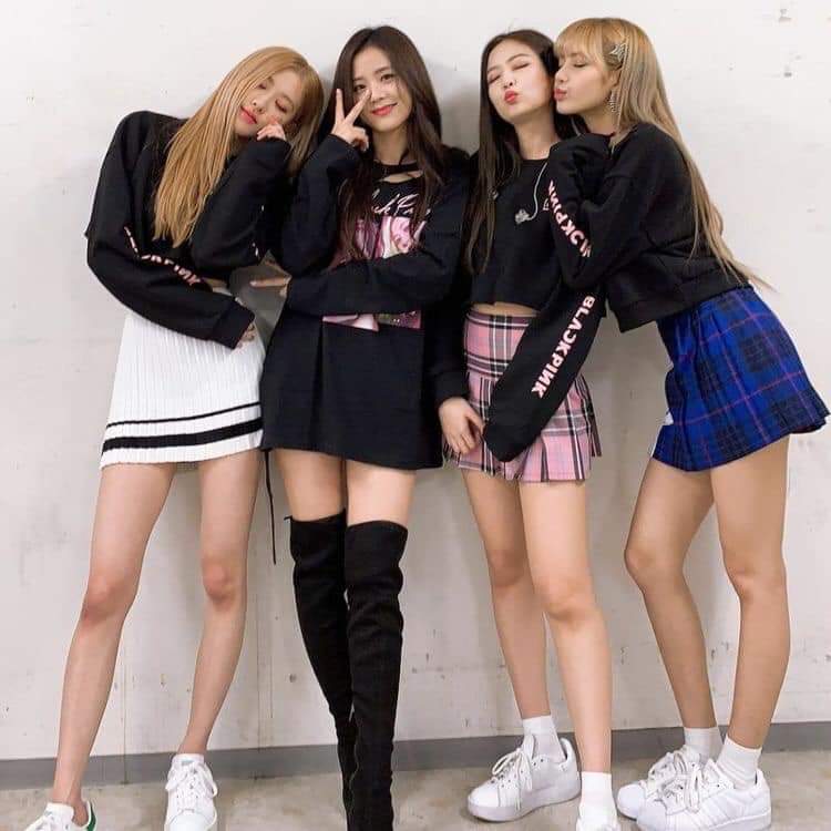 JisooBeDe's tweet image. #BLACKPINK + #TheGroup + #PCKs + @ygofficialblink