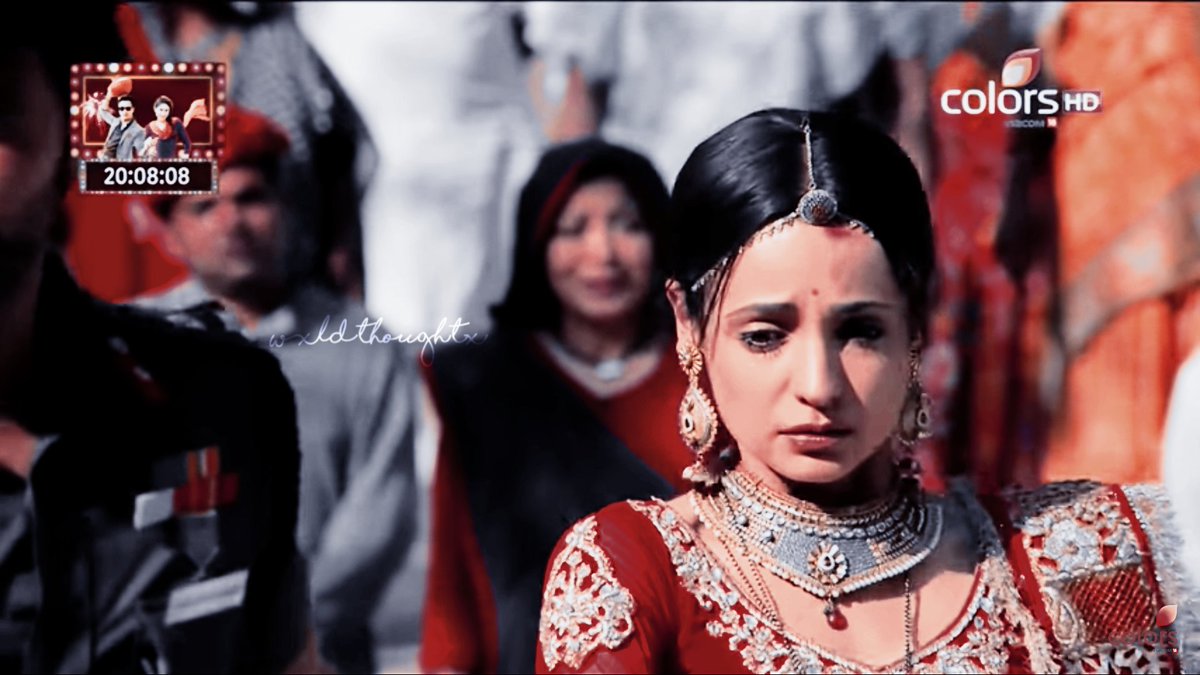 Can i give Paro a tight hug. My girl didn't deserve this cold shoulder from her loved ones.  #SanayaIrani